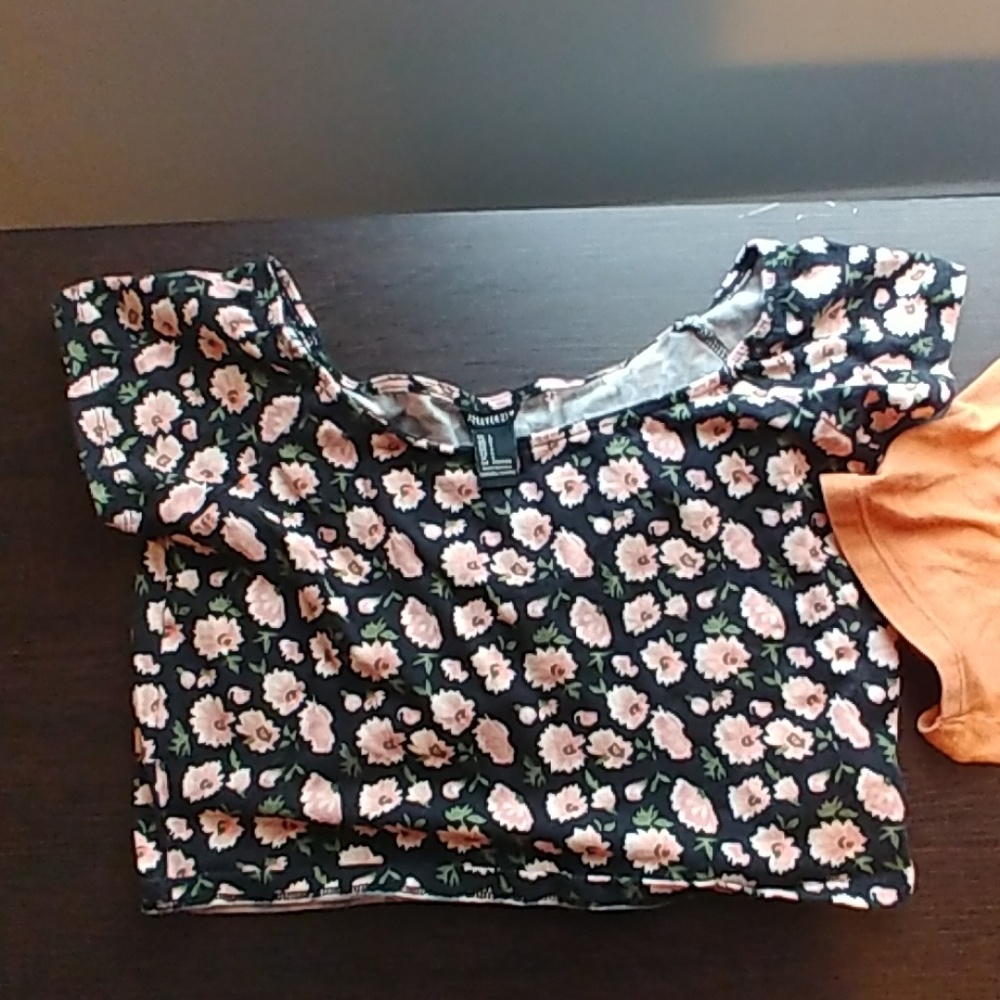 Crop top bundle (FREE w/any purchase)